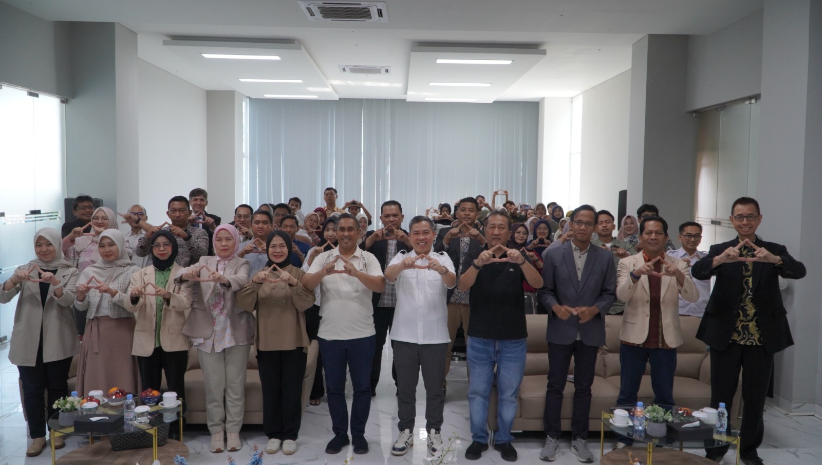 Agung Putra University (APU) menggelar kuliah umum bersama ID FOOD untuk memperkuat hubungan kampus dan dunia kerja.