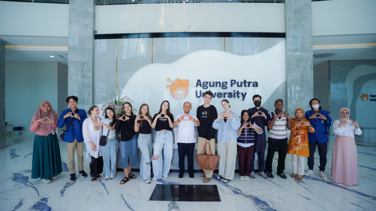 Mahasiswa internasional UNDIP mengunjungi Agung Putra University (APU) dalam kegiatan Global Student Sharing