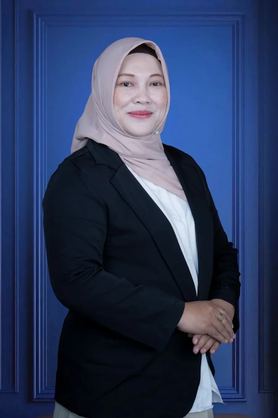 Porträt von Bdn. Sri Mularsih, S.SiT, M.Kes